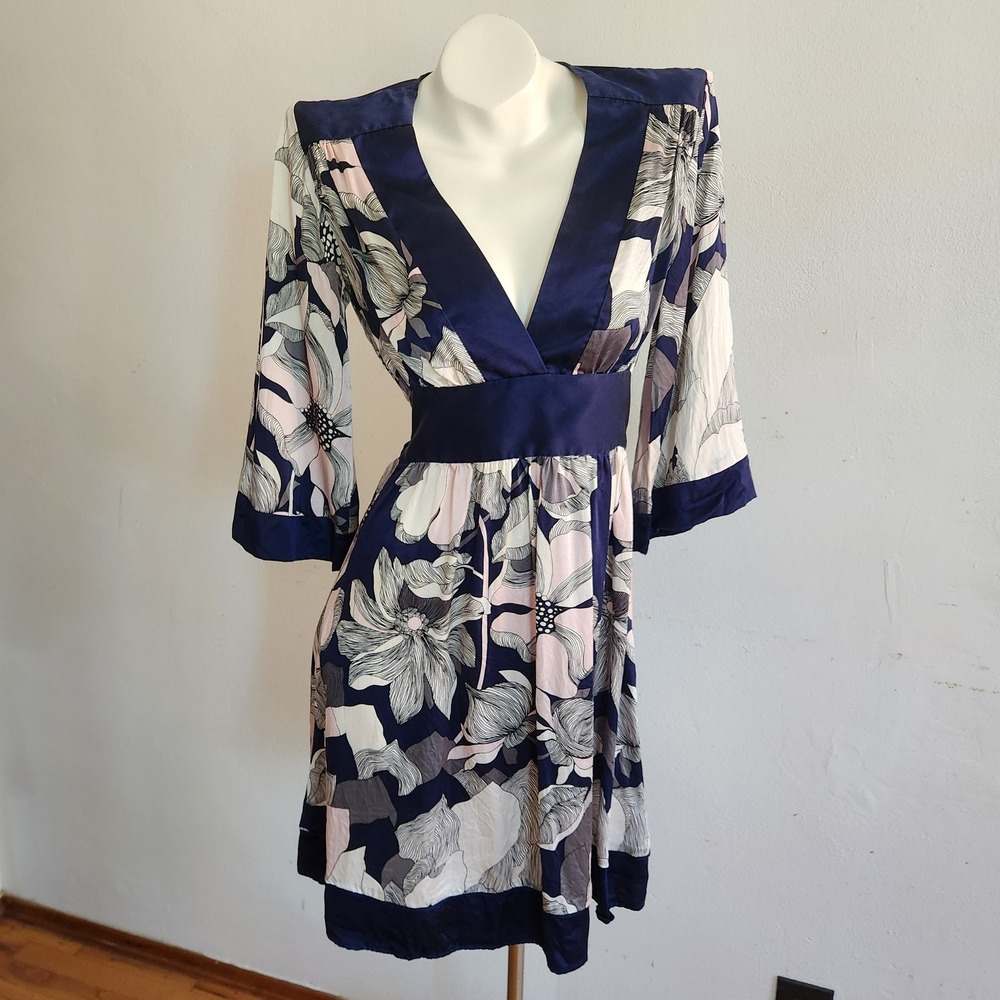 Vintage Bebe Studio Silk Kimono Dress Floral Medium Bell Sleeve Deep V Neckline